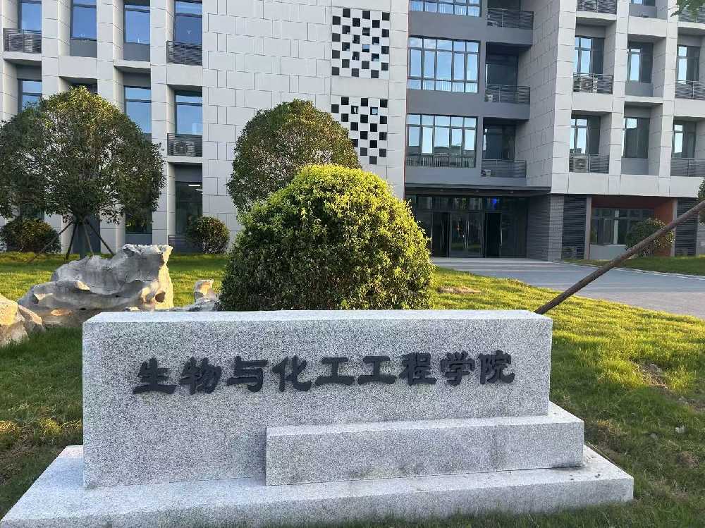 封开县扬州职业大学体育场高杆灯项目